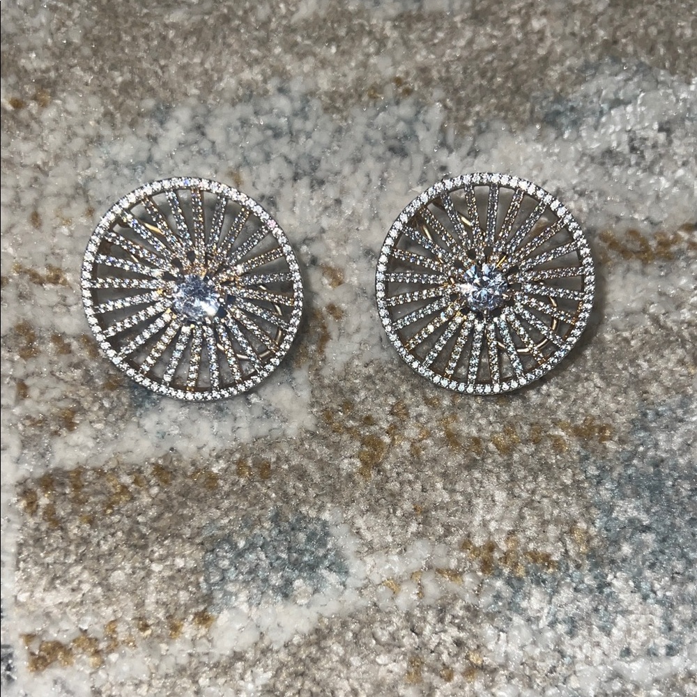 ‼️ Sparkling Silver Round Earrings ‼️